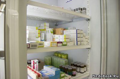 Лекарства в фармацевтическом холодильнике