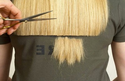 Стрижка - один из способов избавления от секущихся кончиков волос