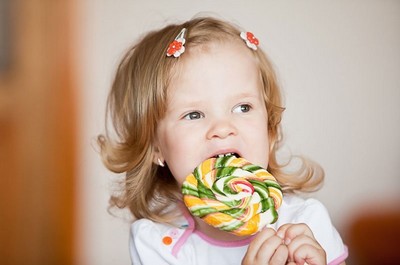 Как сладкое вредит здоровью детских зубов